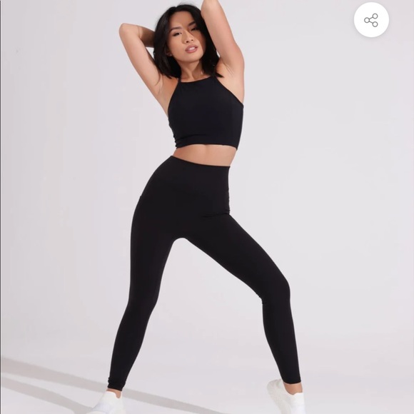 Buffbunny Ivy Crop in Onyx Black - Picture 2 of 2